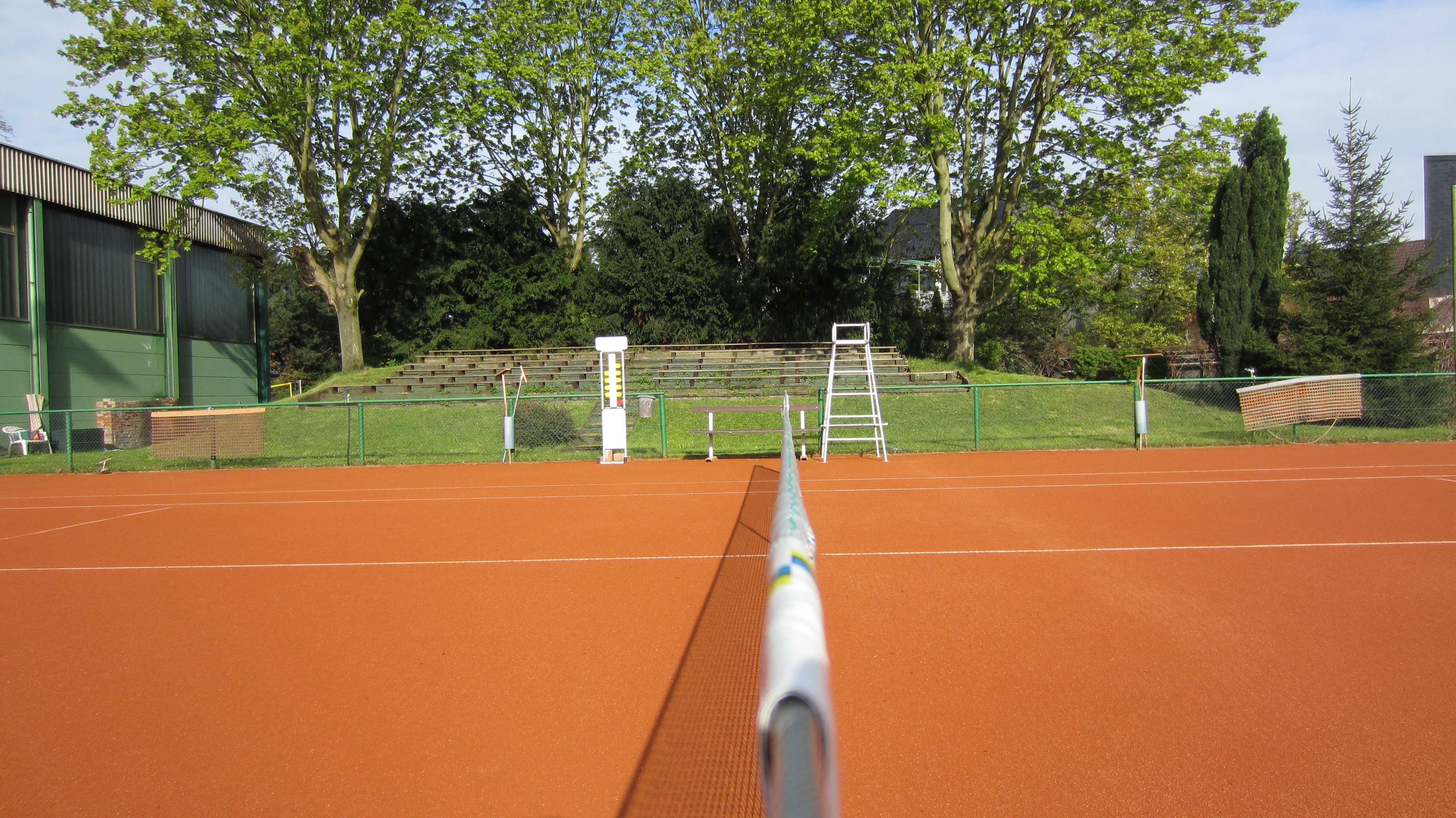 Platz 4 mit Tribüne