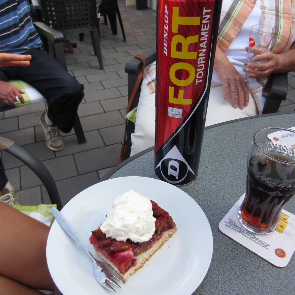 Tennisbälle+Pflaumenkuchen=Pflaumenkuchen-Turnier!