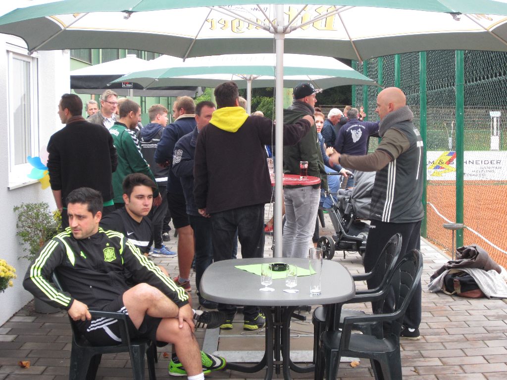 Wie immer ein guten Treffpunkt: Unsere Terrasse!
